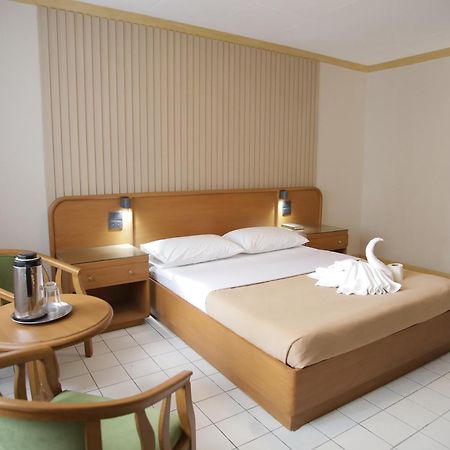 Hotel Soriente Manila Bagian luar foto