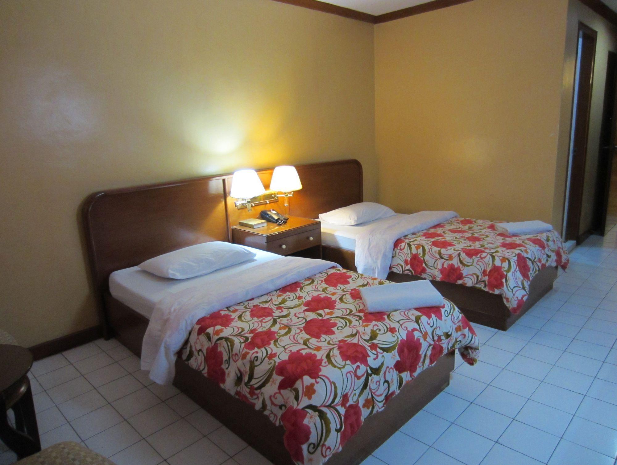 Hotel Soriente Manila Bagian luar foto