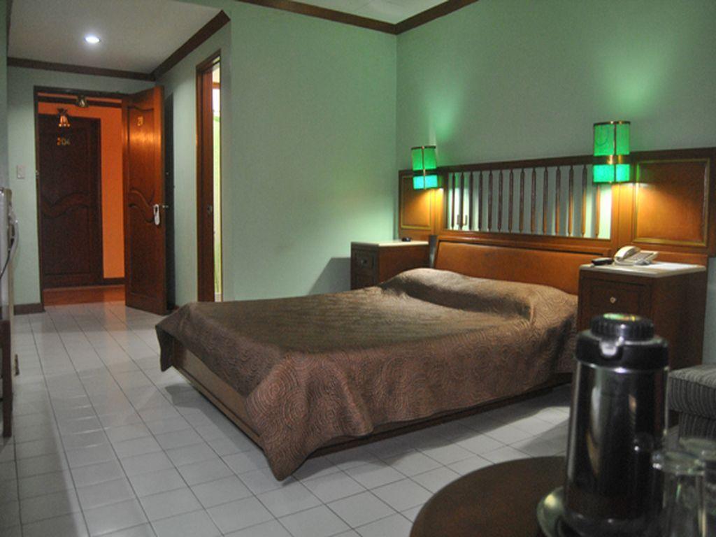 Hotel Soriente Manila Bagian luar foto